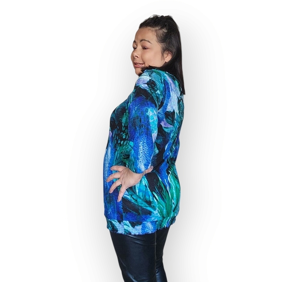 Women's Blue and Green Abstract Top - Picture 5 of 12